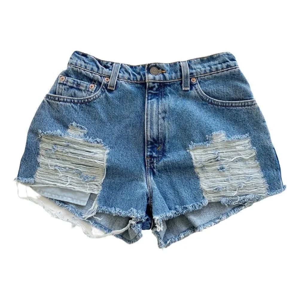 RARE VINTAGE LEVI’S Med Wash HW Distressed Shorts